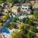 With Pool شقة بريلا