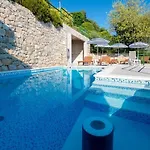 With Pool * بريلا