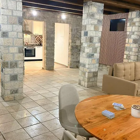 With Pool Appartement