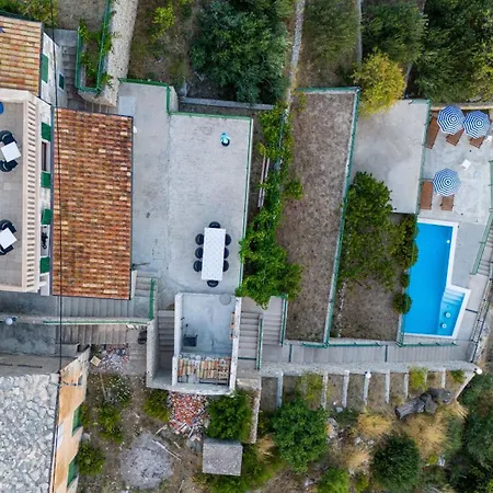 With Pool Appartement
