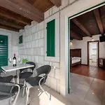 Apartment With Pool Brela