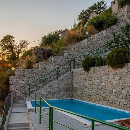 Appartamento With Pool