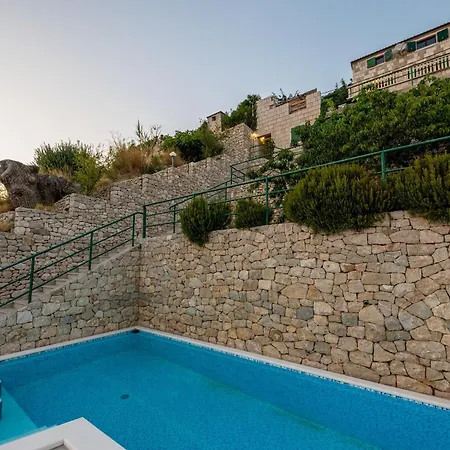 דירה With Pool