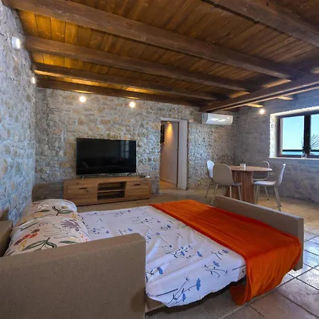 Appartamento With Pool